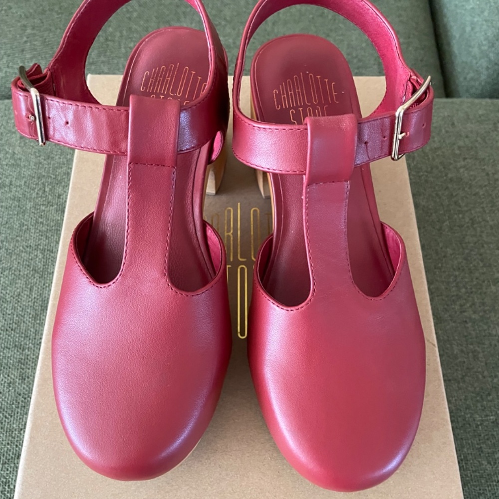 Charlotte Stone Molly in Brick (excellent condition)